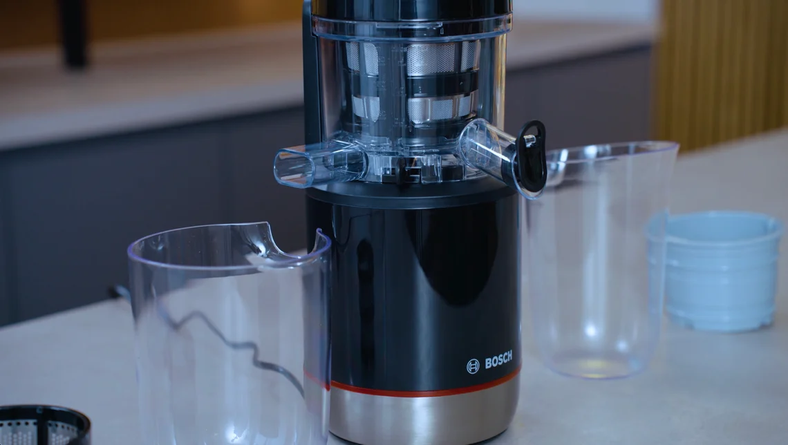 Der Bosch Slow Juicer mit Zubehör
