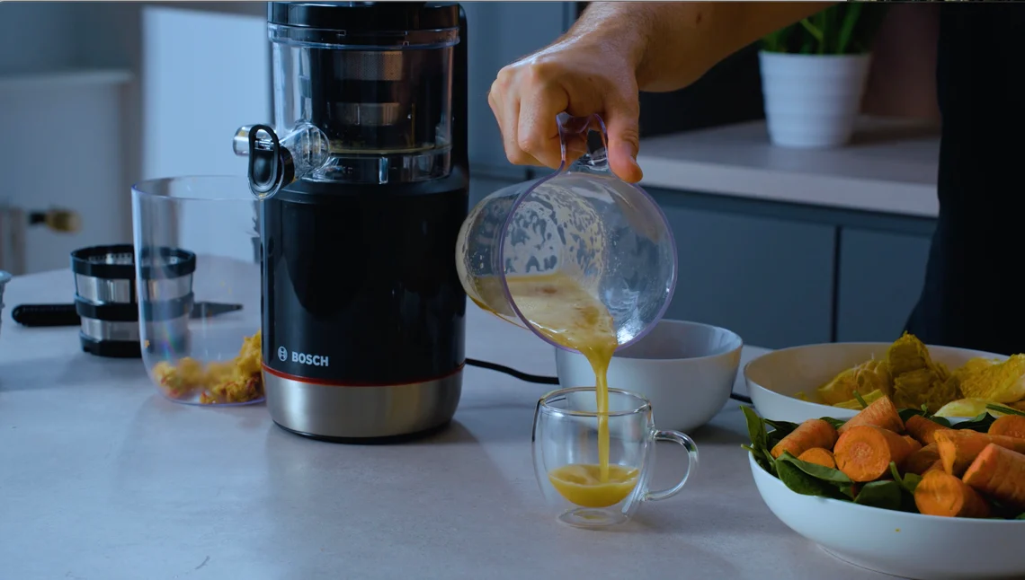 Orangensaft aus dem Slow Juicer.