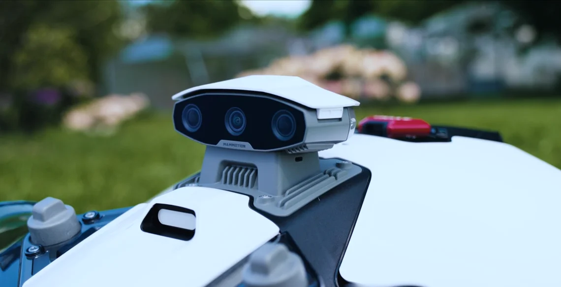Mit seiner Kamera orientiert sich der Mähroboter super in deinem Garten!
