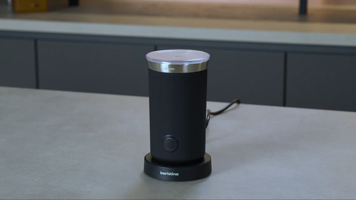 Ein passender Milchaufschäumer ist separat erhältlich - Kostenpunkt: rund 90 Euro.