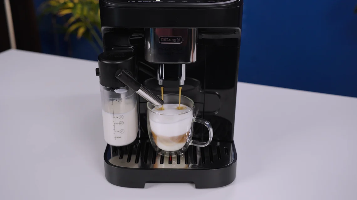 Cappuccino kann die Magnifica Evo natürlich auch.