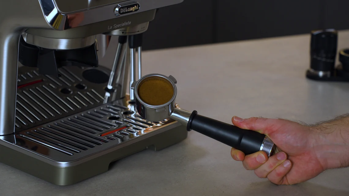 Der Siebträger ist mit 51 mm Durchmesser etwas kleiner als das 58 mm Standardmaß.