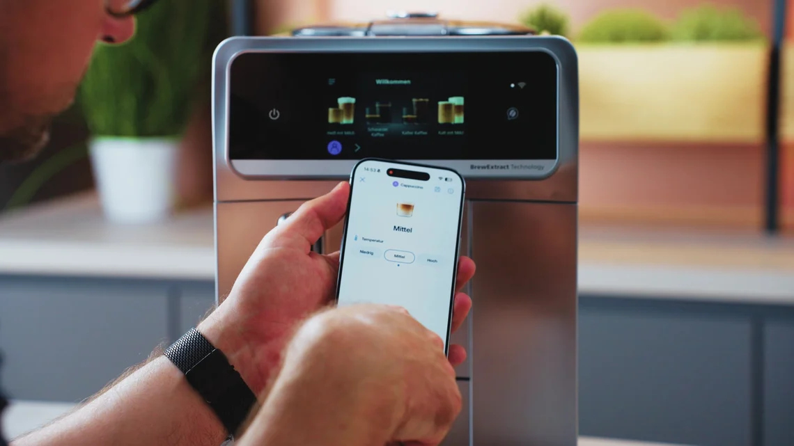 Per App lässt sich jedes Getränk vom Smartphone starten.