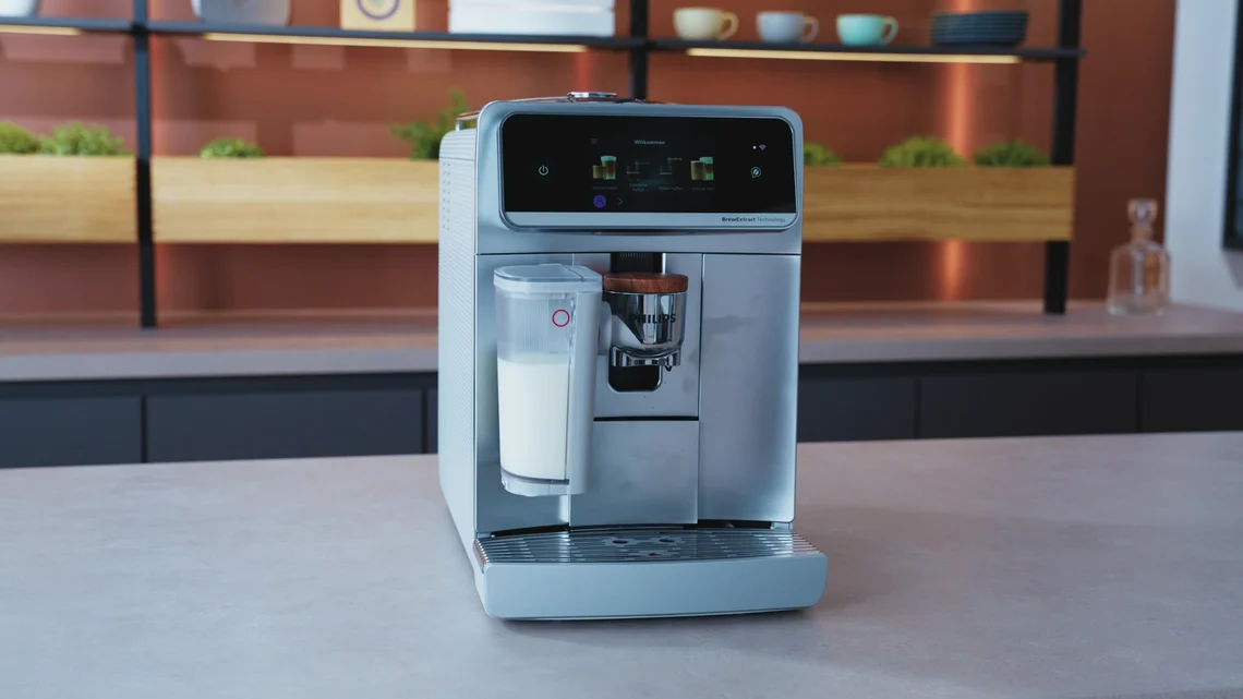 Matt-silbernes Gehäuse: die LatteGo Pro Aromis 8000 im Test.