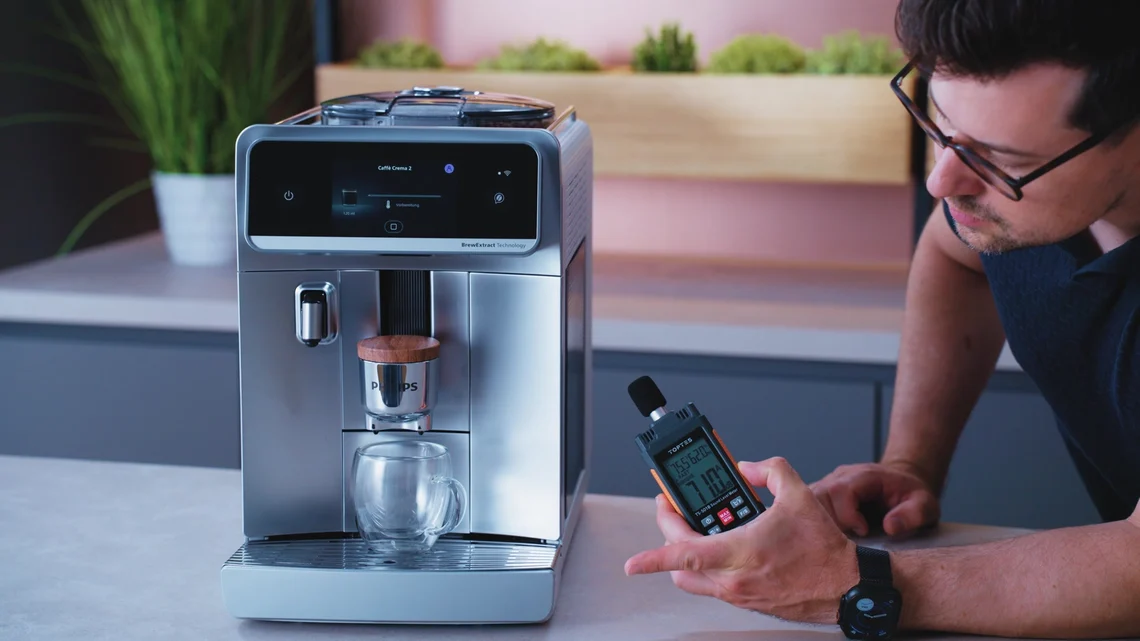 Beim Mahlen messen wir rund 70 Dezibel - vergleichsweise leise.