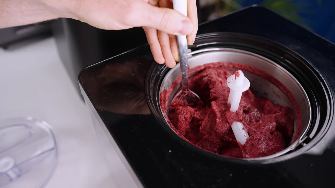 Das Sorbet aus diversen Beeren war formstabil und sehr lecker.