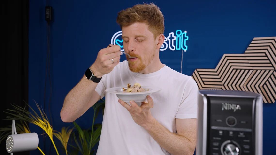Unser Favorit: Schoko-Eis mit Walnüssen, Mandeln, Cashews und ein paar Zartbitter-Schokolade-Tropfen.
